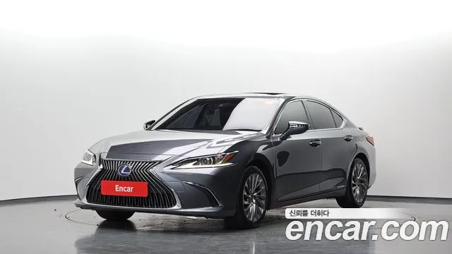 Lexus ES 2019 — photo 1