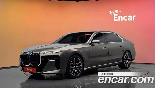 BMW 7-Series 2025 — photo 1