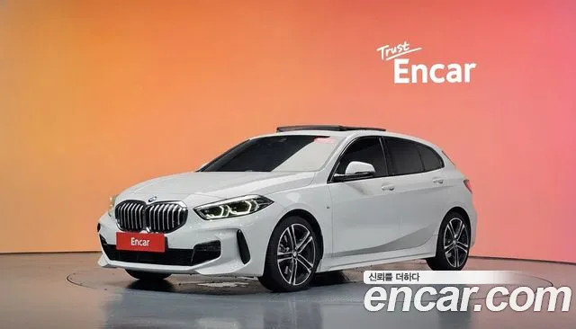 BMW 1-Series 2023 — photo 1