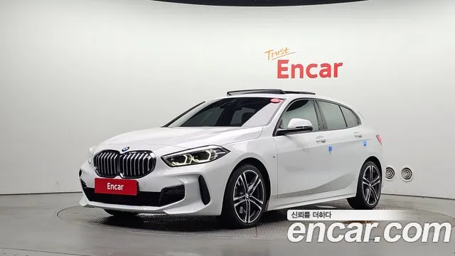 BMW 1-Series 2023 — photo 1