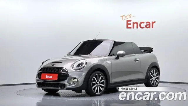 Mini Cooper Convertible 2018 — photo 1