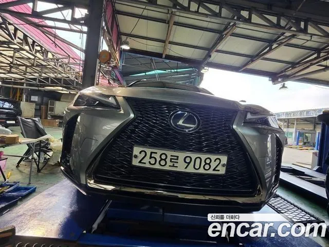 Lexus UX 2020 — photo 1