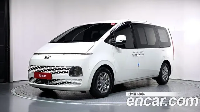 Hyundai Staria 2022 — photo 1