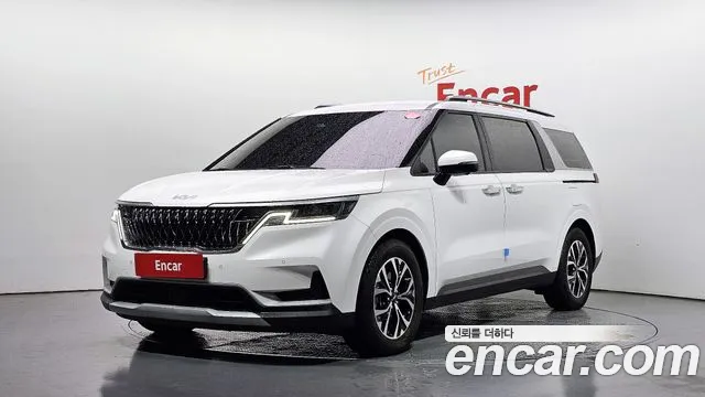 Kia Canival 2023 — photo 1