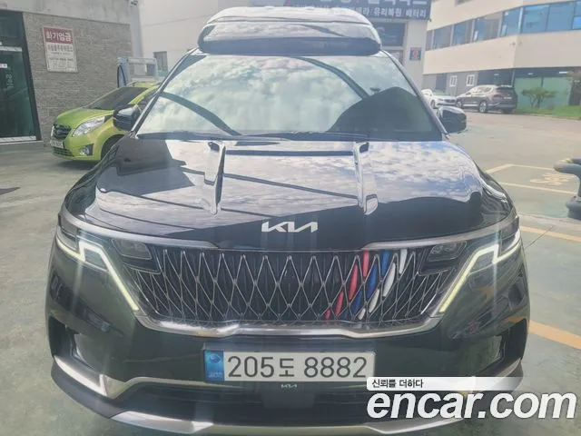 Kia Canival 2023 — photo 1