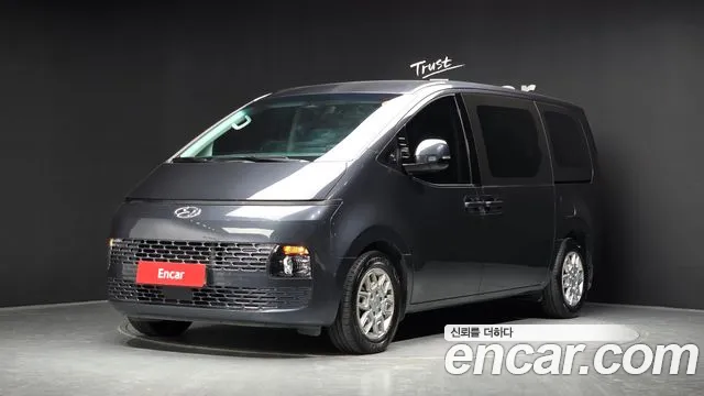 Hyundai Staria 2022 — photo 1