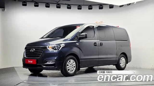 Hyundai Starex 2018 — photo 1