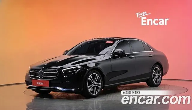 Mercedes-Benz E-Class 2023 — photo 1