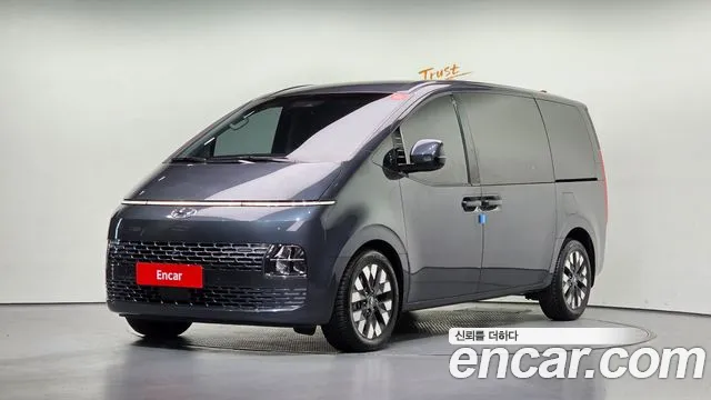 Hyundai Staria 2022 — photo 1