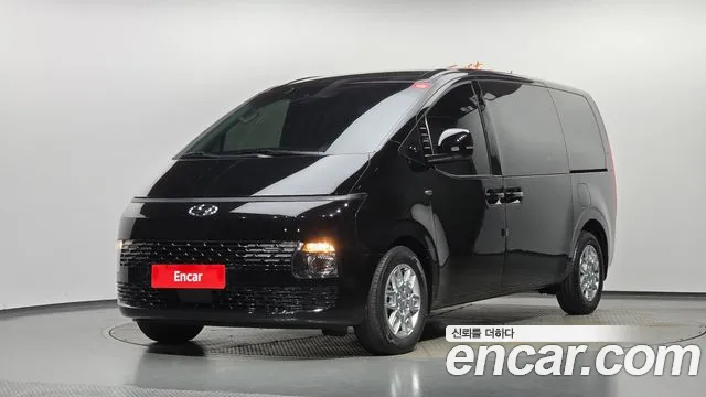 Hyundai Staria 2023 — photo 1