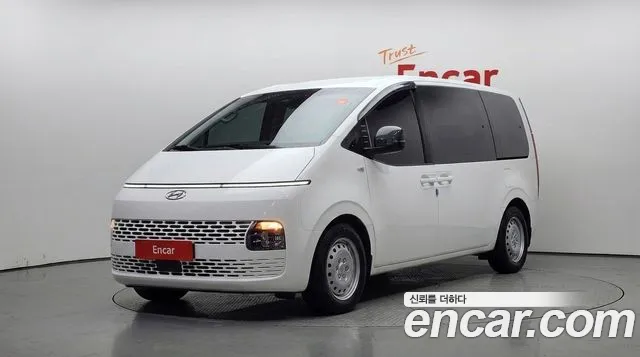 Hyundai Staria 2022 — photo 1