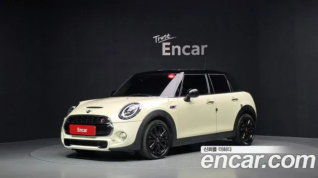 Mini Cooper 2019 — photo 1