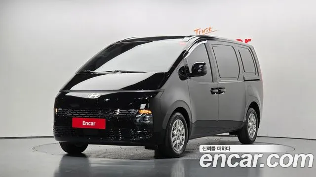 Hyundai Staria 2025 — photo 1