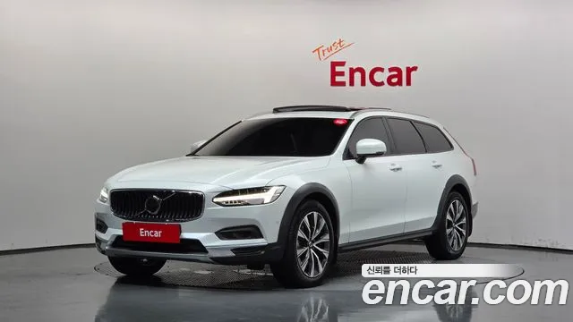 Volvo V90 2023 — photo 1