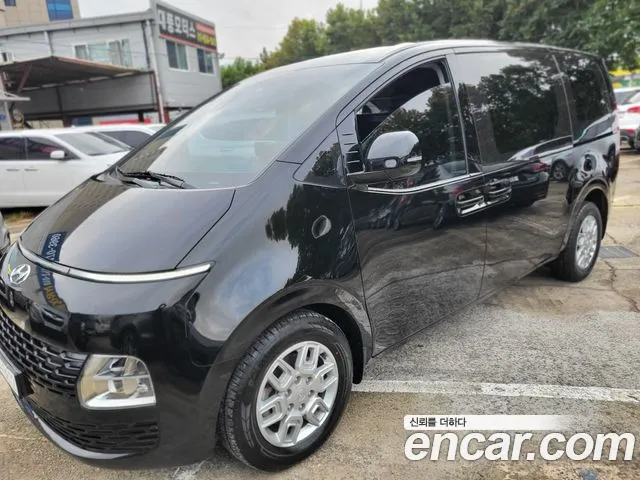 Hyundai Staria 2022 — photo 1