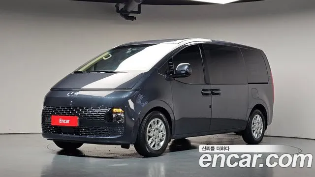Hyundai Staria 2022 — photo 1