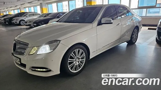 Mercedes-Benz E-Class 2013 — photo 1