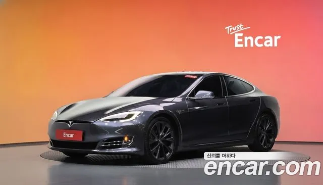Tesla Model S 2020 — photo 1