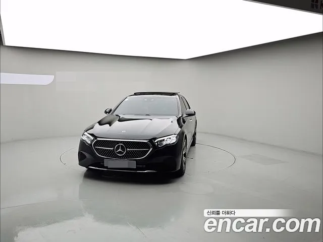 Mercedes-Benz E-Class 2024 — photo 1