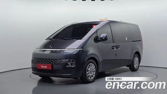Hyundai Staria 2025 — photo 1