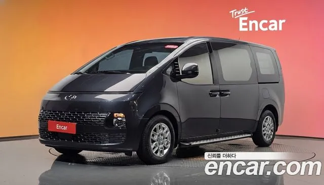 Hyundai Staria 2023 — photo 1