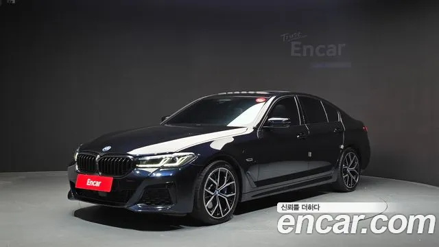 BMW 5-Series 2022 — photo 1