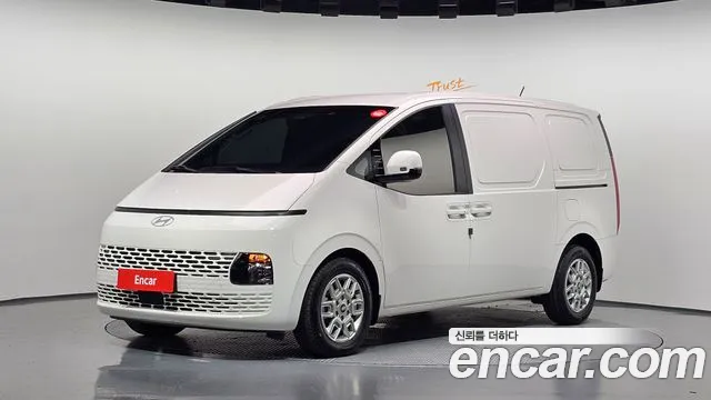 Hyundai Staria 2025 — photo 1