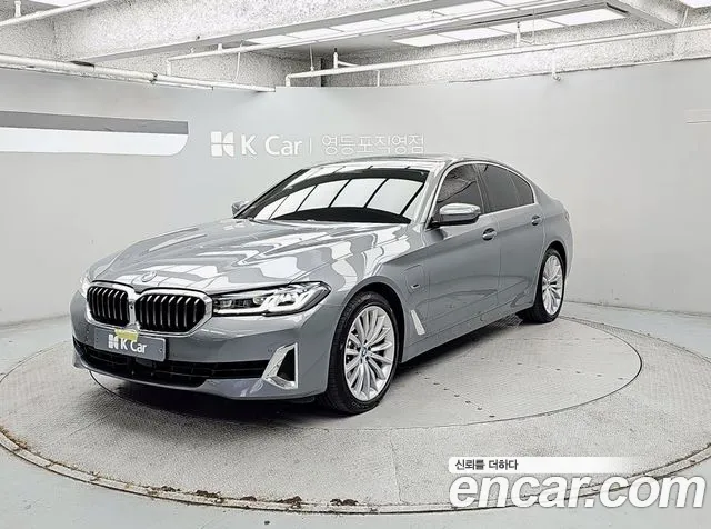 BMW 5-Series 2023 — photo 1