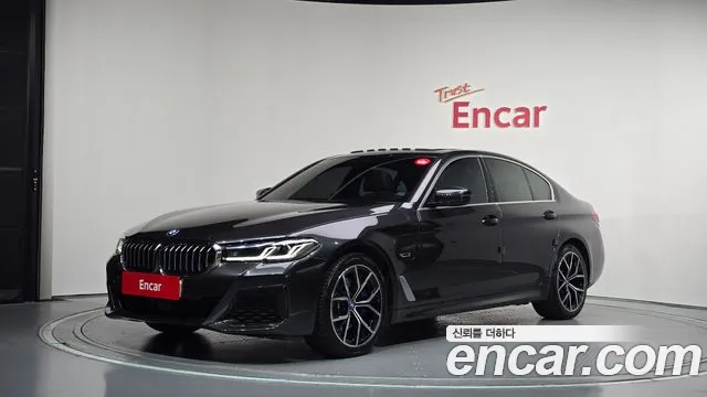 BMW 5-Series 2023 — photo 1