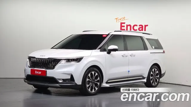Kia Canival 2023 — photo 1