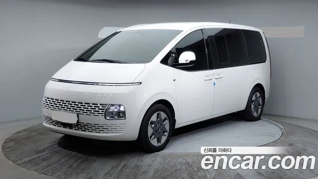 Hyundai Staria 2025 — photo 1