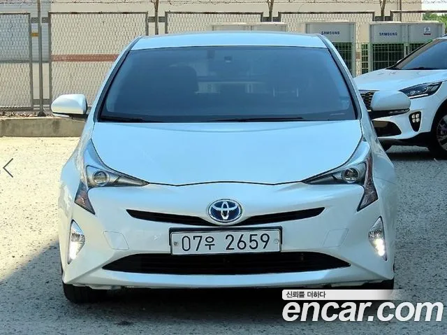 Toyota Prius 2018 — photo 1
