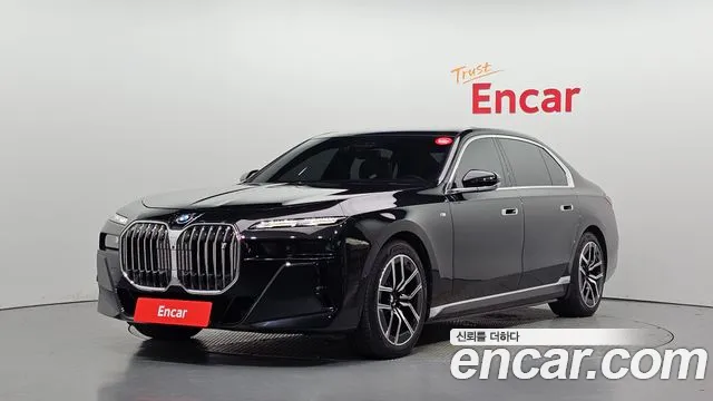BMW i7 2023 — photo 1