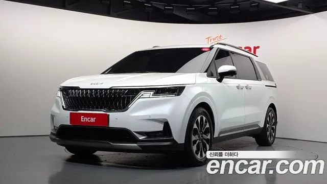 Kia Canival 2023 — photo 1