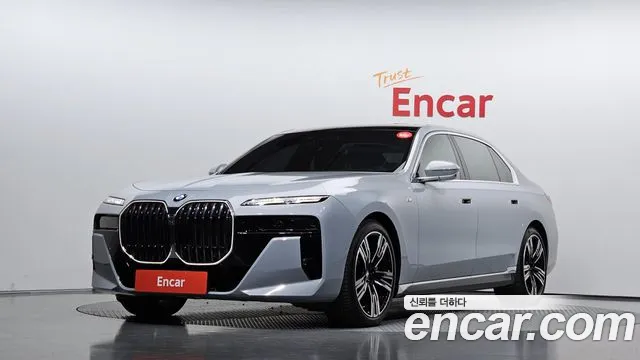 BMW 7-Series 2023 — photo 1