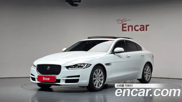 Jaguar XE 2017 — photo 1