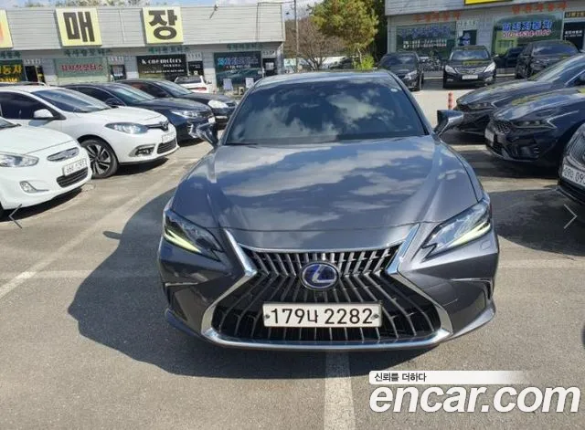 Lexus ES 2022 — photo 1