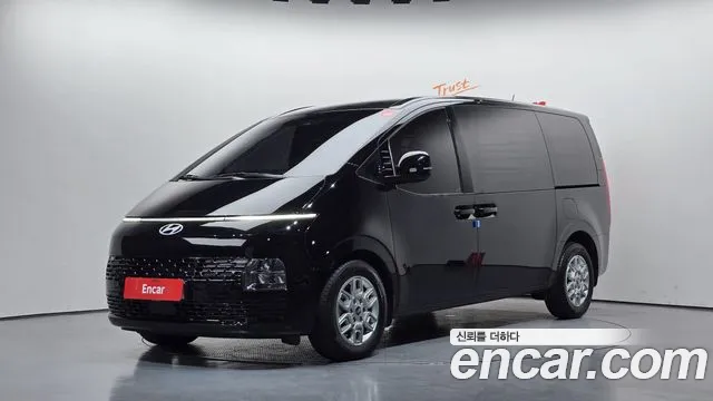 Hyundai Staria 2025 — photo 1