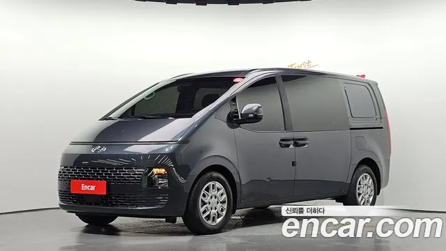 Hyundai Staria 2023 — photo 1