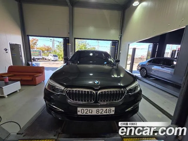 BMW 5-Series 2018 — photo 1