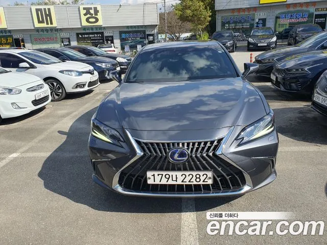 Lexus ES 2022 — photo 1
