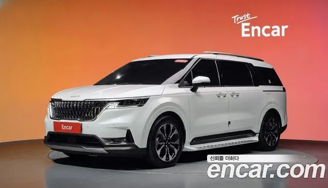Kia Canival 2023 — photo 1