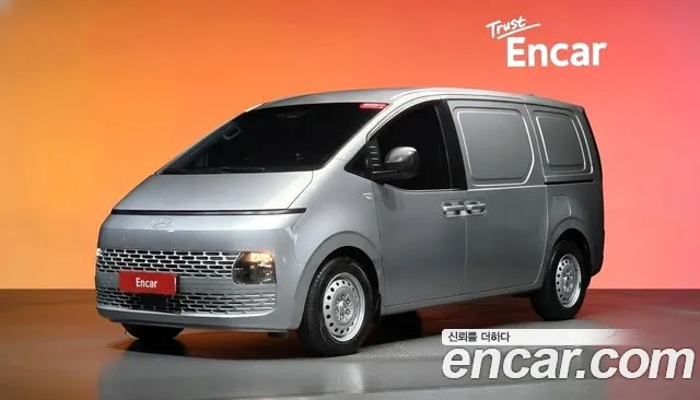 Hyundai Staria 2025 — photo 1