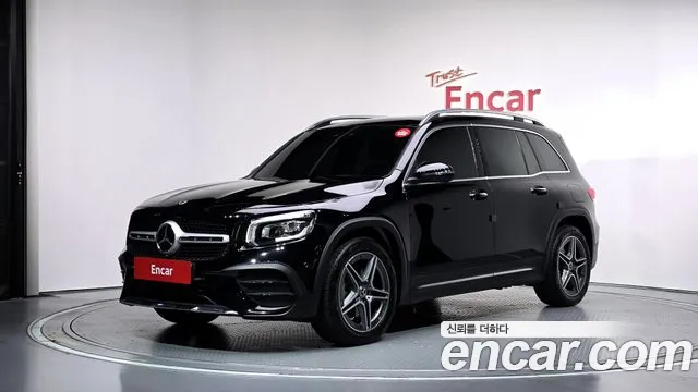 Mercedes-Benz GLB-Class 2023 — photo 1