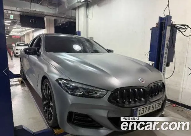 BMW 8-Series 2023 — photo 1