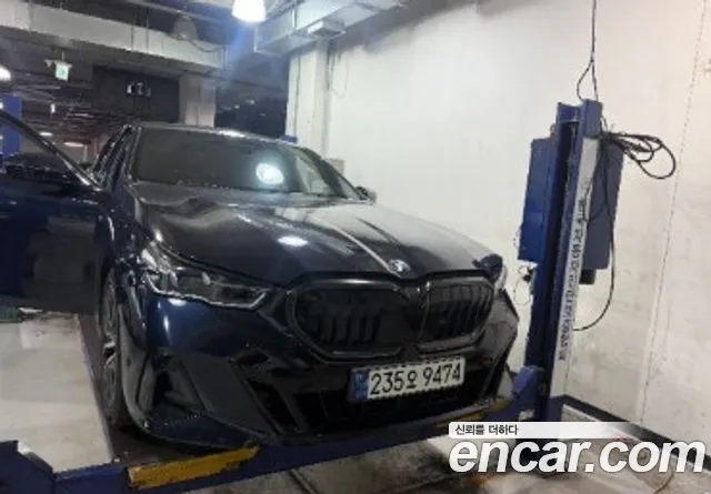 BMW 5-Series 2024 — photo 1