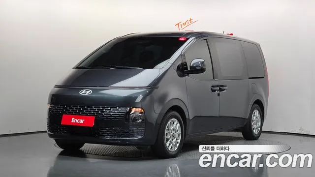 Hyundai Staria 2025 — photo 1