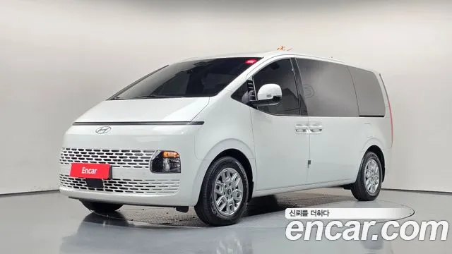 Hyundai Staria 2025 — photo 1