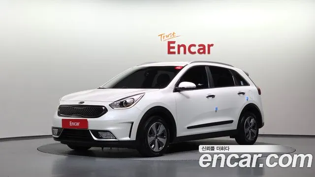 Kia Niro 2018 — photo 1