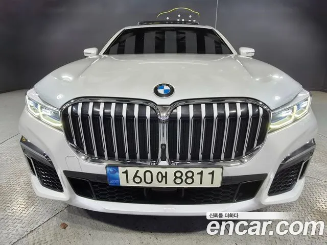 BMW 7-Series 2022 — photo 1